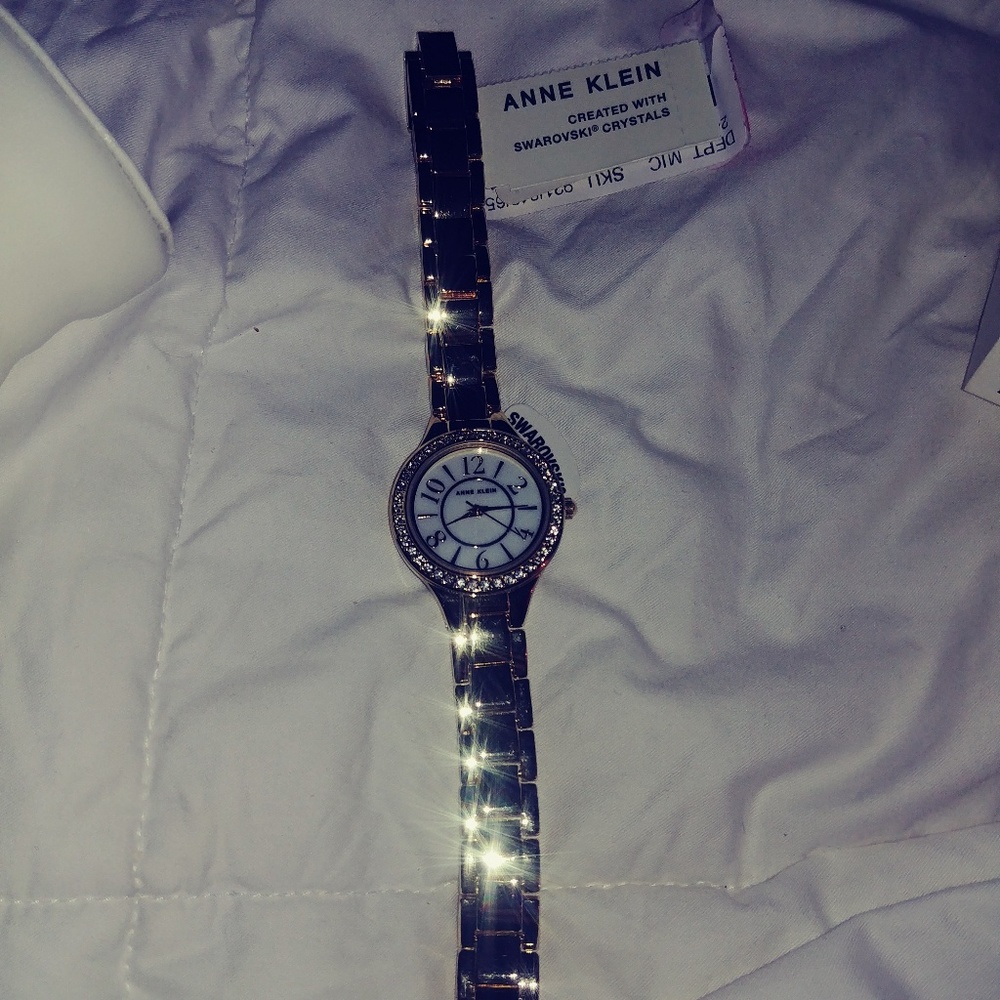 Anne Klein - Picture 2 of 3